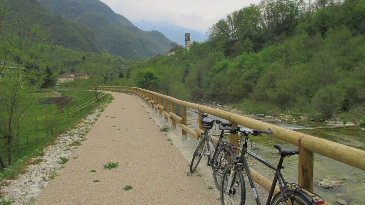 Lungo la ciclovia dell’Astico – Tour in bicicletta con trasporto e noleggio (Vicenza)