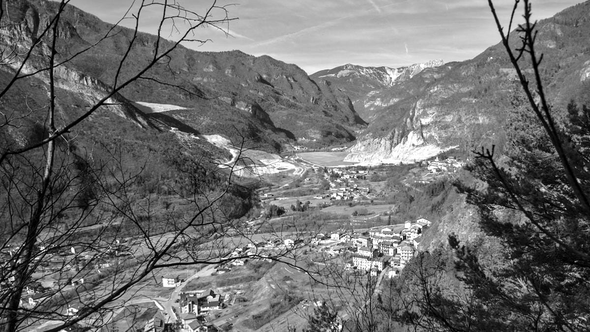 Ma che storia: spararono e poi sparirono: l’eccidio di Pedescala, Forni e Settecà (Pedescala)