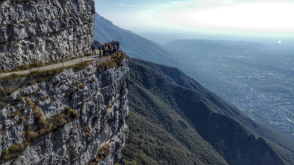 Grande Guerra – Escursione guidata lungo la celebre Granatiera del Monte Cengio, Altopiano dei Sette Comuni